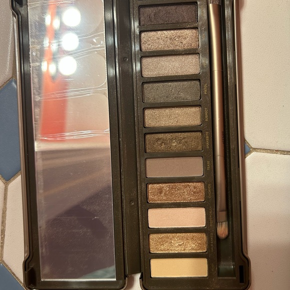 SOLD - Set of 4 gently used Naked pallets INCL rare prince pallet! - Picture 4 of 6